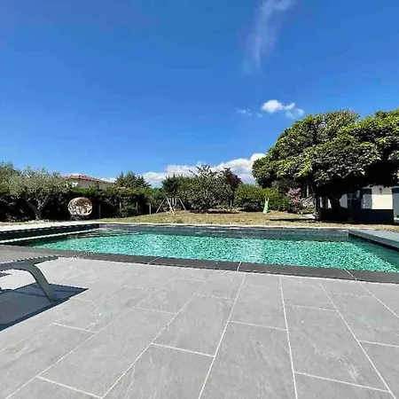 Apartment Chaleureux Dans Maison Avec Piscine A 35 Min De Lyon Alix